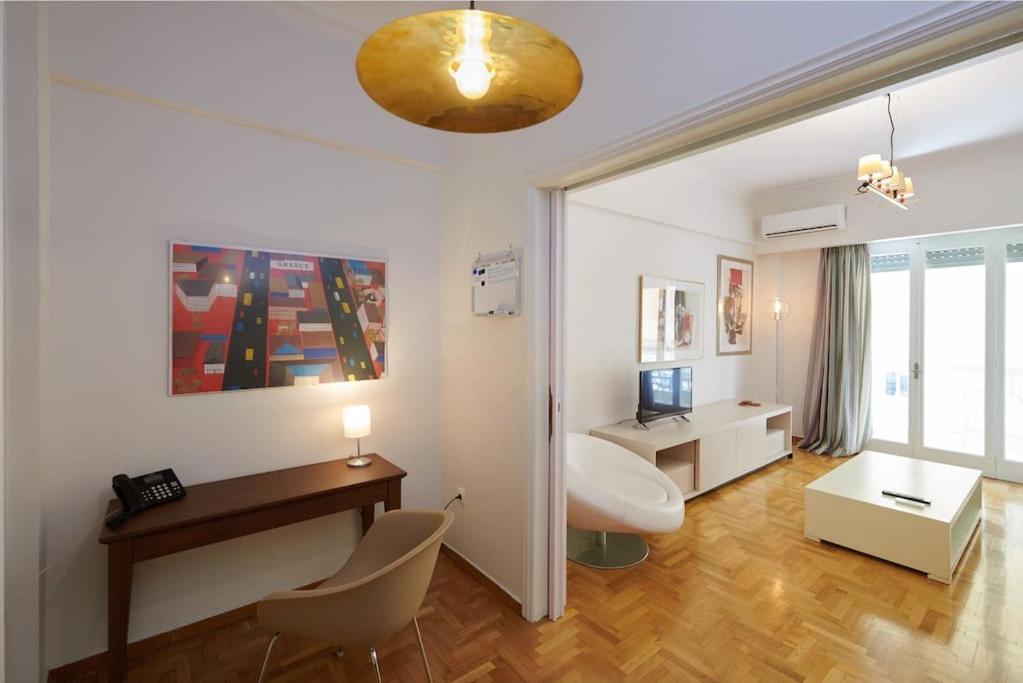 Apartment In The Heart Of The City Афины Экстерьер фото