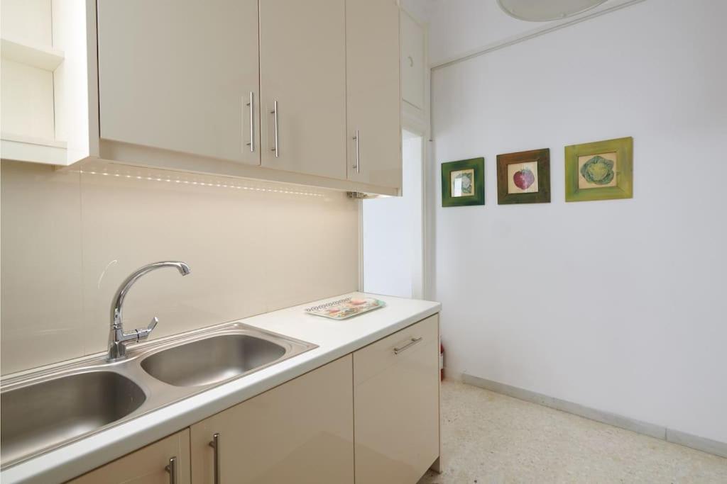 Apartment In The Heart Of The City Афины Экстерьер фото